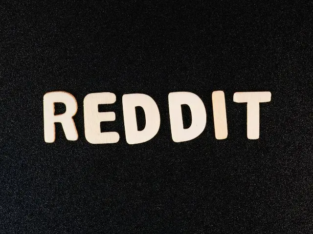 Custom toggle to hide the Reddit sidebar